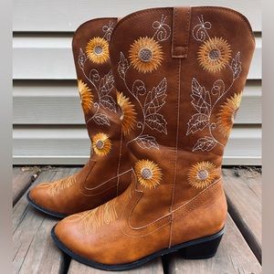 Women’s Sunflower Cowgirl Boots Sz 8 (40)